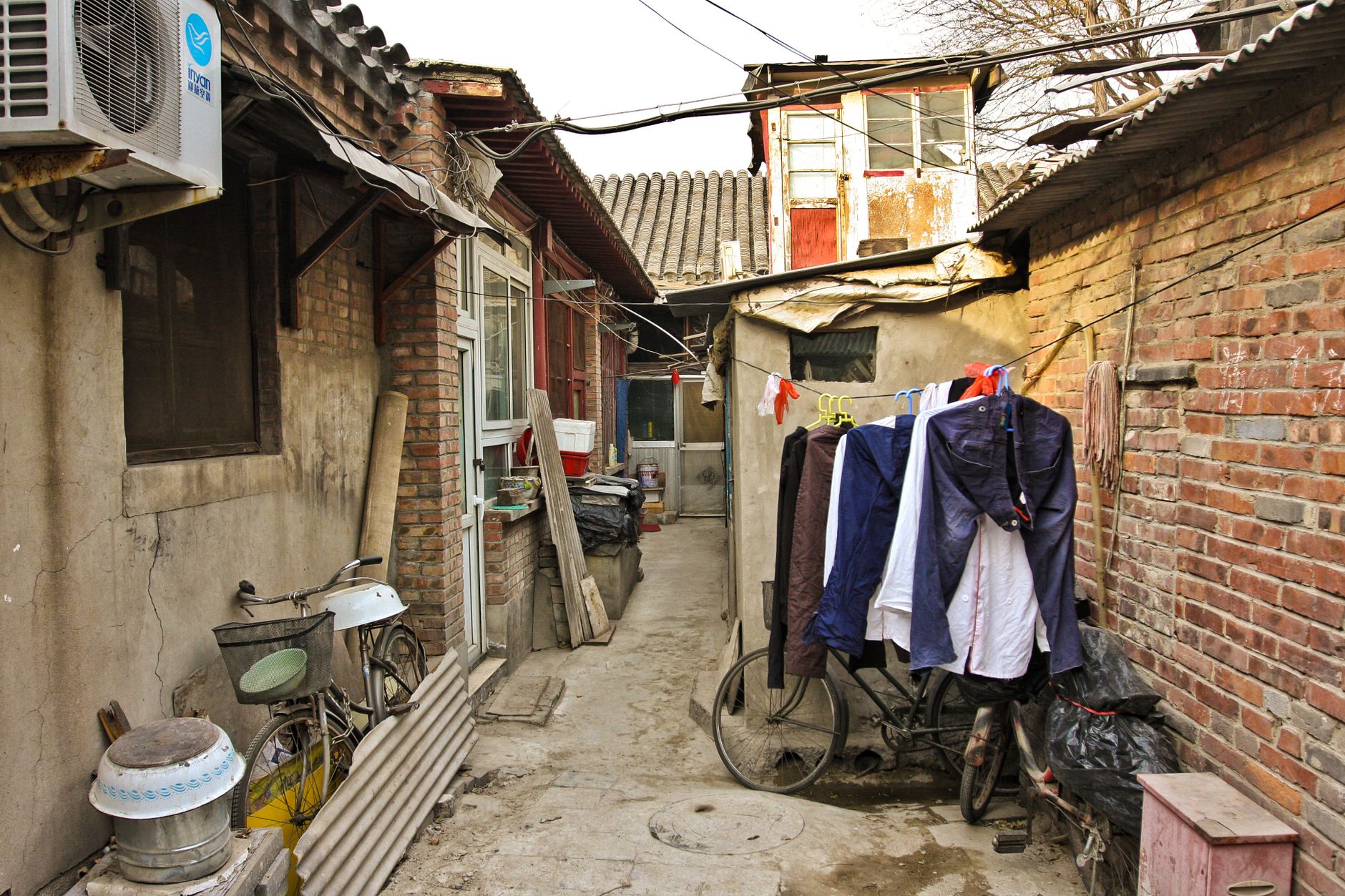 History and Atmosphere: Ancient Capital vs Global Megacity