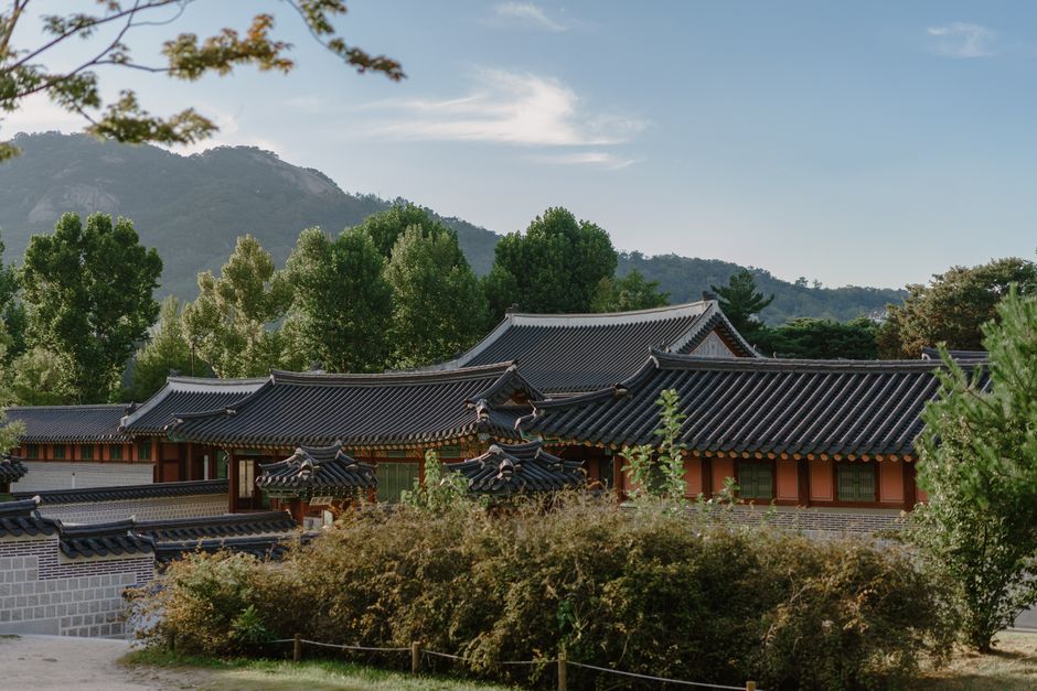 Cheong Wa Dae Blue House Seoul with blue tiled roof and Bugaksan mountain backdrop