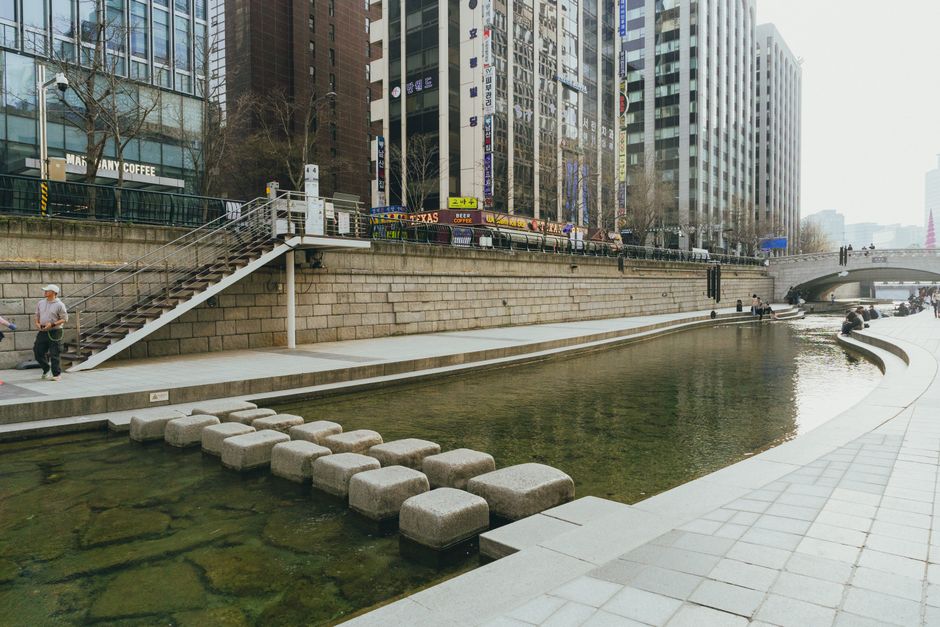Cheonggyecheon stream stepping stones with pedestrians crossing