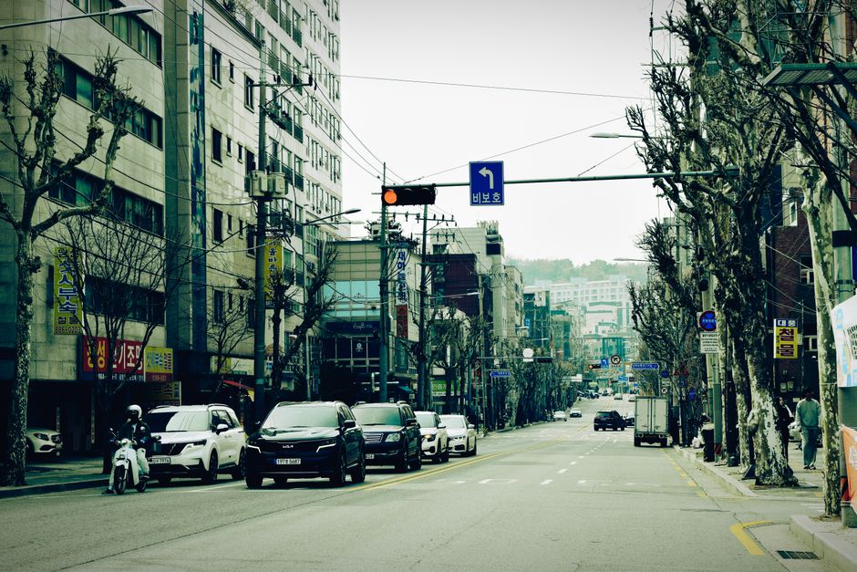 Samcheongdong Guide 2026: Cafes, Galleries & Getting There