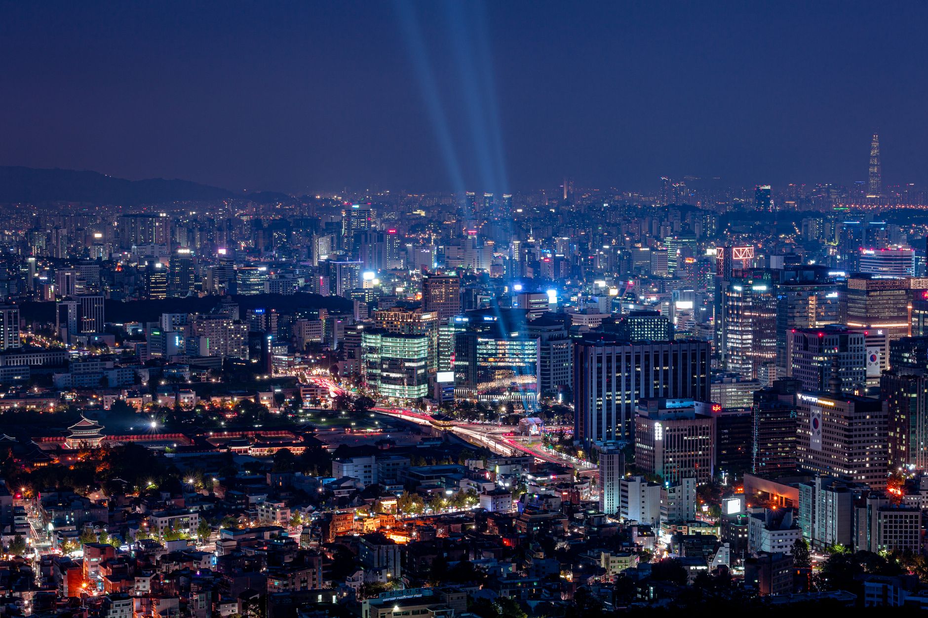 Solo Travel in Seoul (2026): Safety, Subway, Eating Alone & Where to Stay