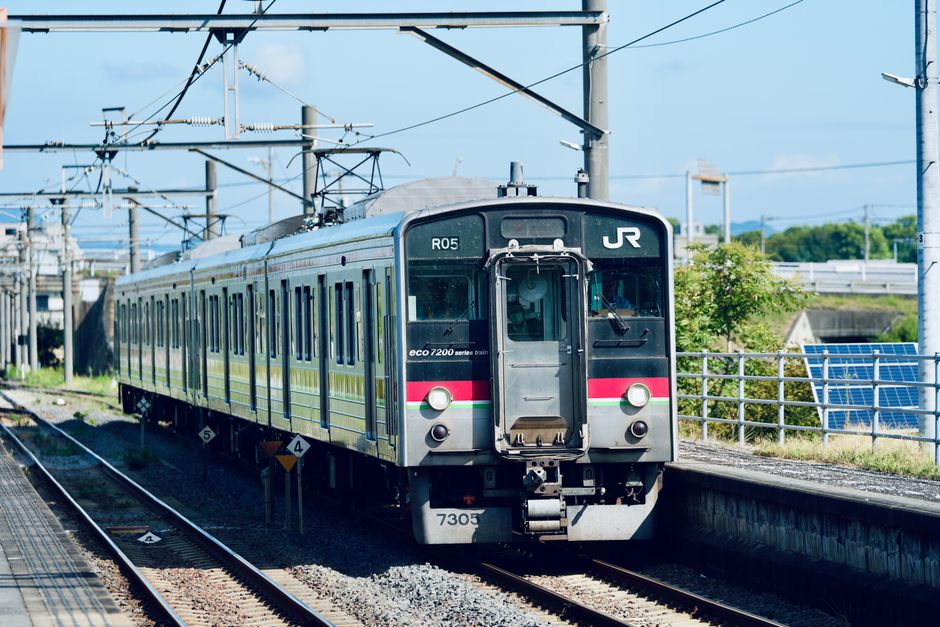 Suica vs JR Pass: Which One Do You Actually Need in 2026? (Most Travelers Need Both)