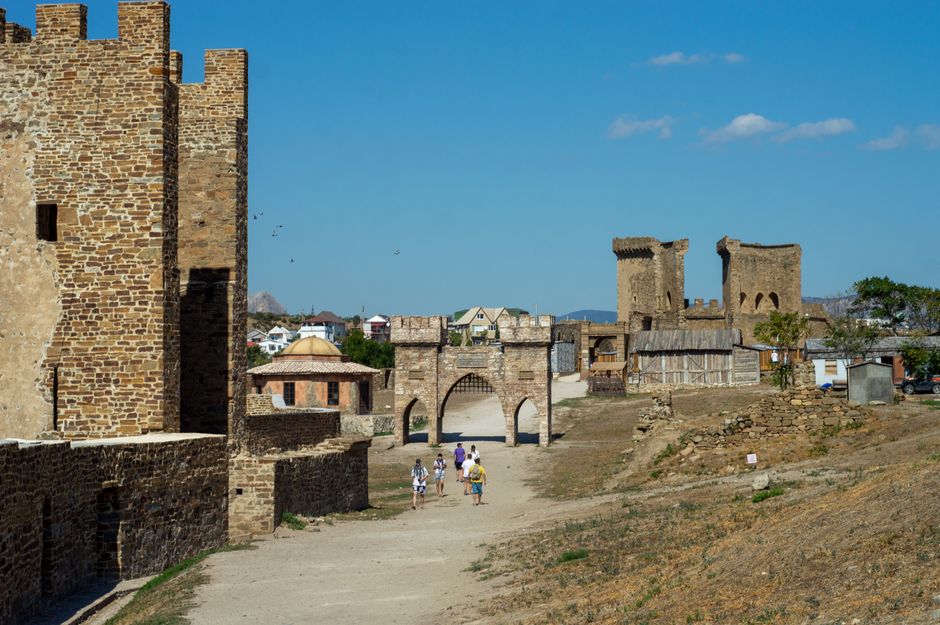 The Muslim Quarter: Walk Past the Tourist Entrance
