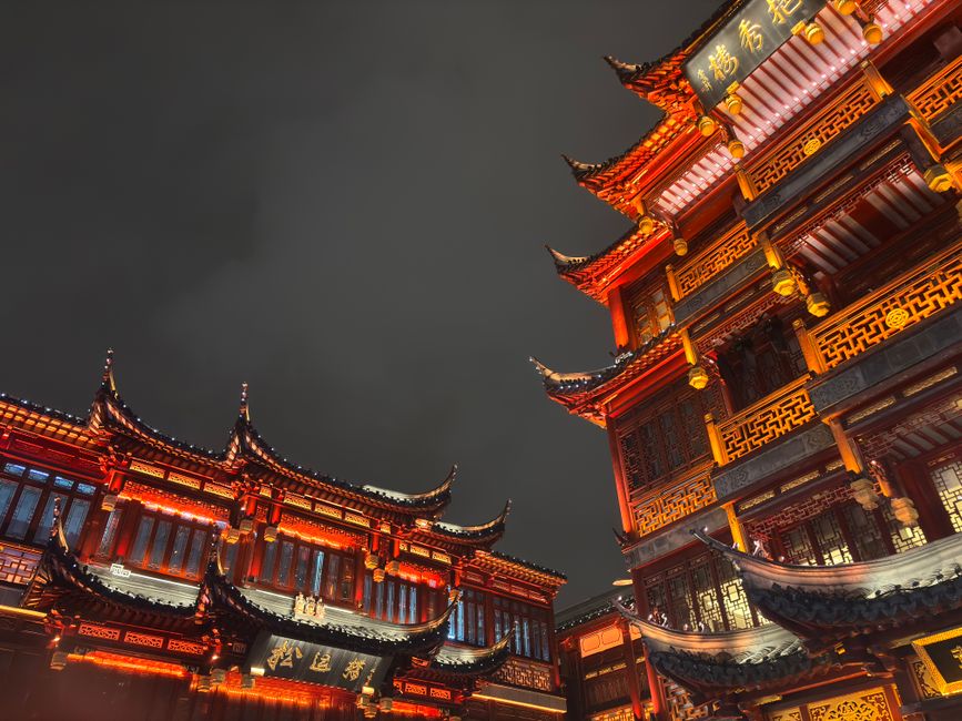 Yu Garden (Shanghai) Complete Guide 2026: Metro Line 10, Nanxiang Xiaolongbao Prices & City God Temple