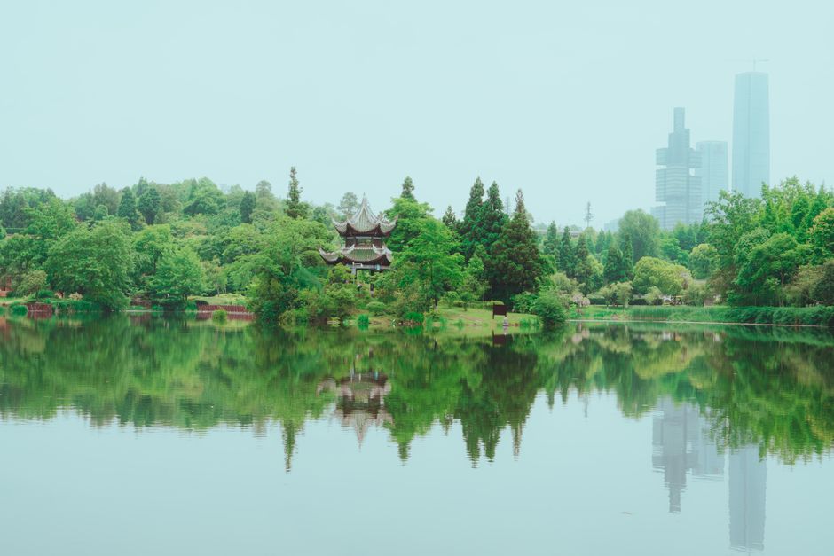 Yu Garden (Shanghai) Complete Guide 2026: Metro Line 10, Nanxiang Xiaolongbao Prices & City God Temple