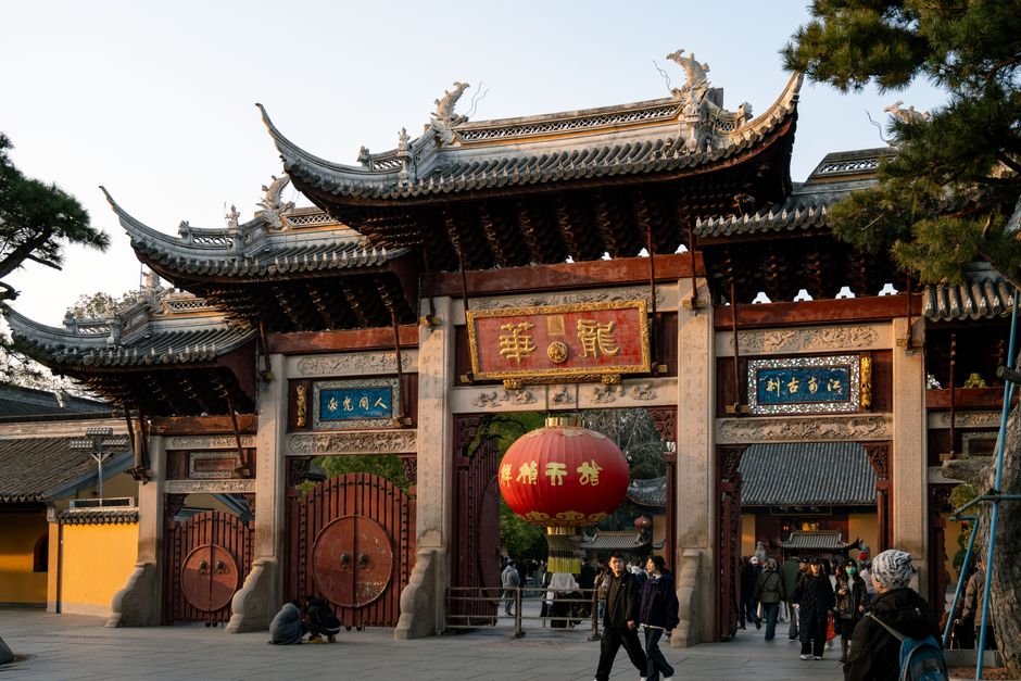 Yu Garden (Shanghai) Complete Guide 2026: Metro Line 10, Nanxiang Xiaolongbao Prices & City God Temple