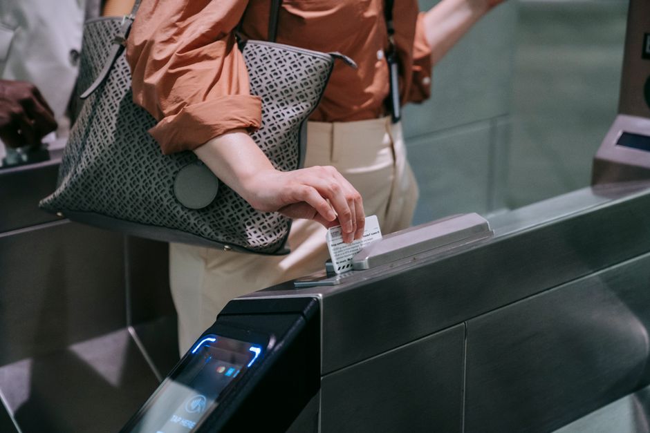 EasyCard vs iPASS in 2026: Which Taiwan Transit Card to Buy (and Where)