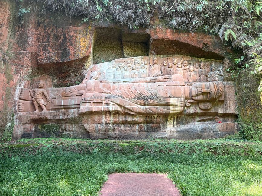 Leshan Buddha Emei Guide